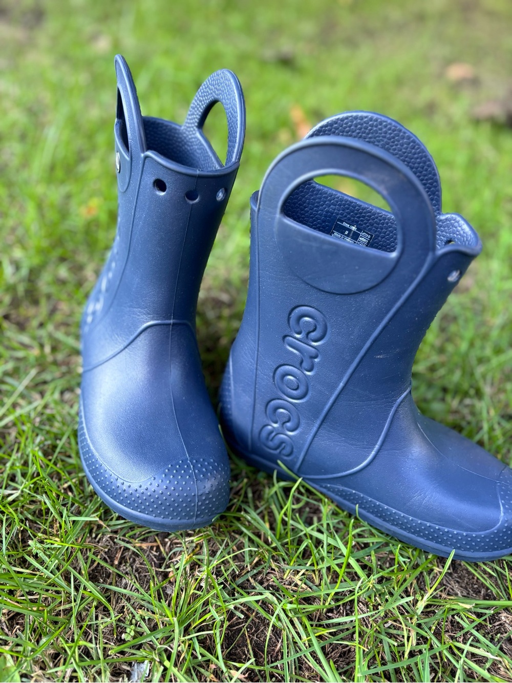 CROCS Kids Navy Blue Rain Boots with Easy Handles - Picture 2 of 6